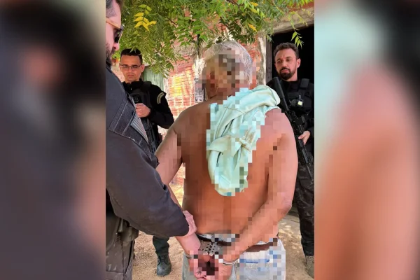 Foragido por matar casal em ritual e dançar ao lado dos corpos é preso