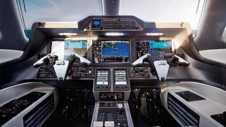 Cabine dos pilotos do jatinho Phenom 100 Cabine dos pilotos do jatinho Phenom 100