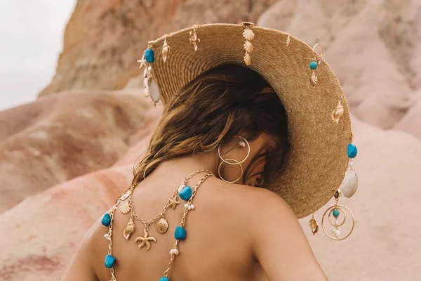 Abi Project entra no catálogo do site internacional Moda Operandi