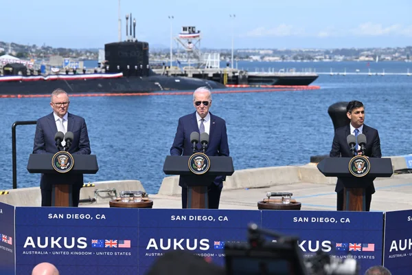 EUA e Reino Unido irão fornecer submarinos nucleares à Austrália