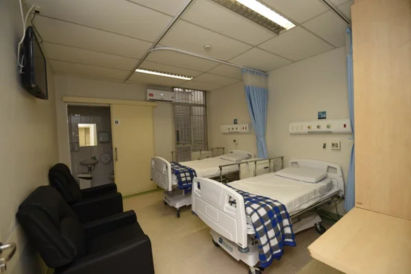 Leitos em hospital público de São Paulo - Metrópoles