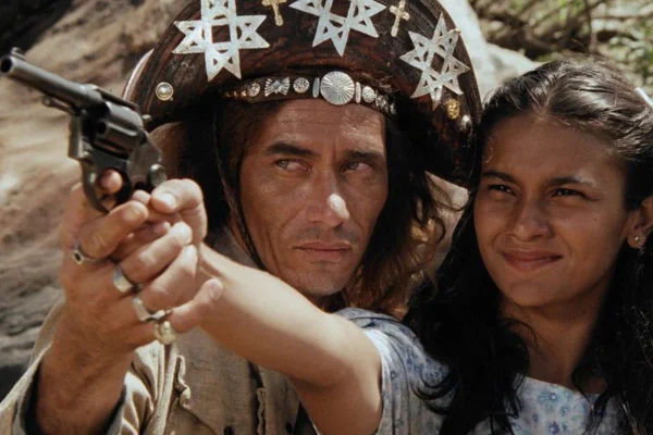 Foto colorida de cena do filme Corisco e Dadá - Metrópoles