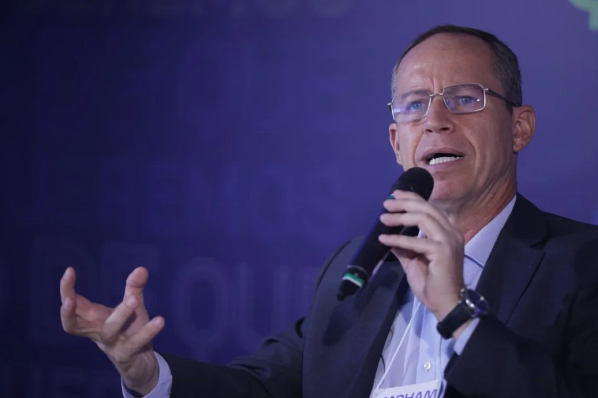 Cappelli propõe valorização de docentes e plano para ensino público no GDF