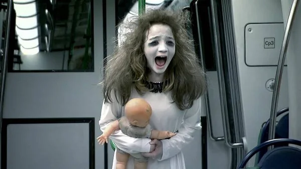 Pegadinha da menina fantasma vai ganhar nova versão “mais assustadora”