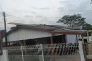 Ao menos 30 casas foram destelhadas em Flórida Paulista, no interior, após a forte ventania