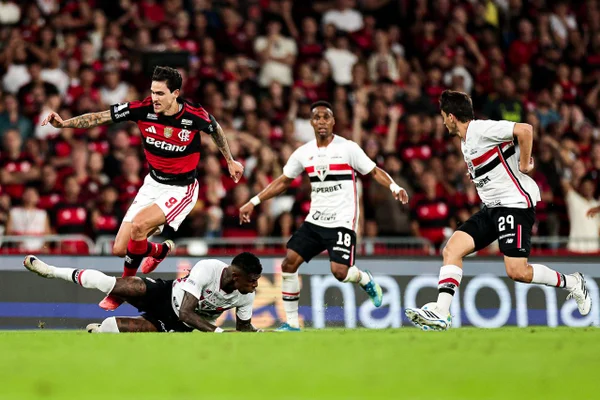 Com gols na etapa final, Flamengo e São Paulo empatam no Maracanã - destaque galeria Com gols na etapa final, Flamengo e São Paulo empatam no Maracanã - destaque galeria