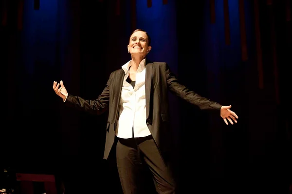 Zélia Duncan volta a Brasília para apresentar “Totatiando”