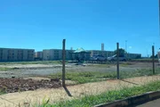 A área é pública e destinada a uma praça, segundo o DF Legal A área é pública e destinada a uma praça, segundo o DF Legal