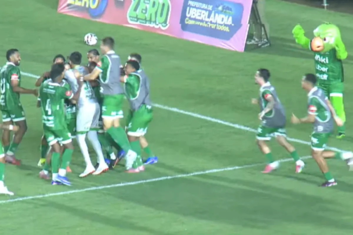Série D ZeroUm: confira os melhores momentos de UberLÂNDIA-MG x CSA-AL. Veja vídeo