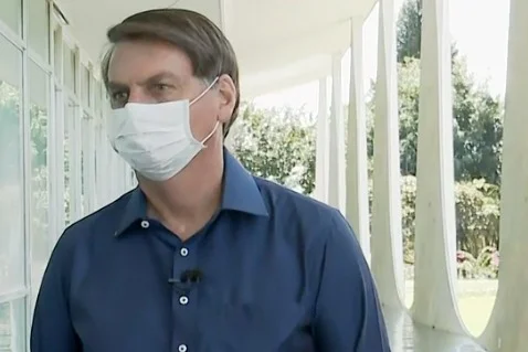 Ao anunciar teste de Covid-19, Bolsonaro fala “hidroxicloroquina” 17 vezes