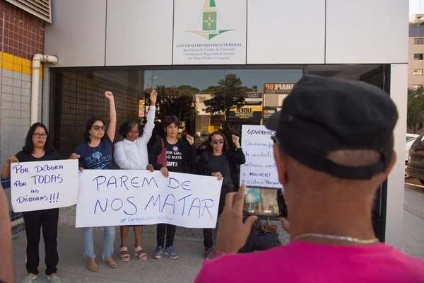 Após feminicídio, servidoras da Educação pedem: “Parem de nos matar”