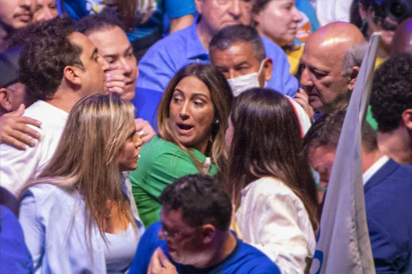 Arruda perde o controle e parte para dar um tapa na cara de Gilvan Máximo