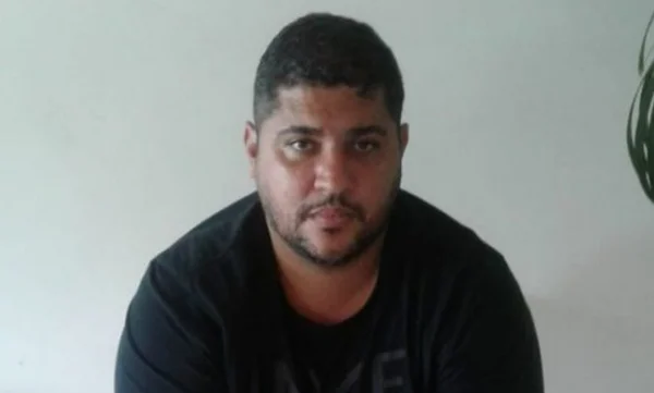 Foto colorida mostra André do Rap