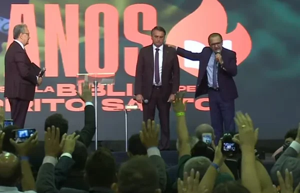 culto assembleia de Deus com Bolsonaro