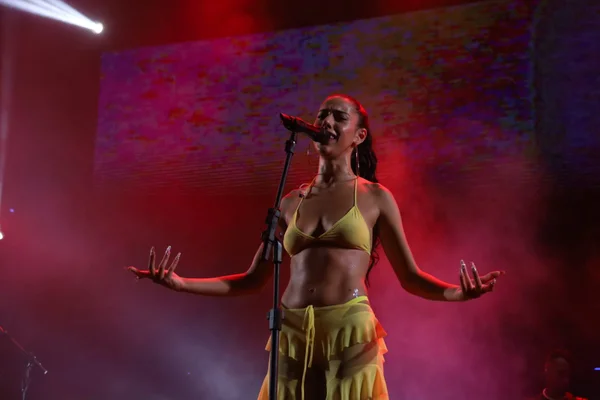 Brisa de Travessia, Lucy Alves vai à festival com show de Marina Sena