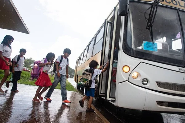 Volta às aulas e Covid-19: é seguro mandar as crianças para a escola?
