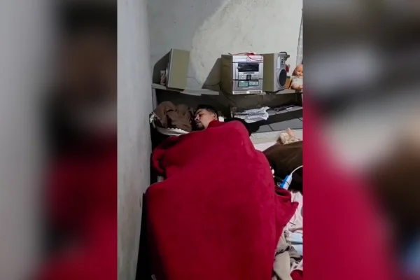 Abastecedor de drogas do CV é acordado por policiais e preso no Rio