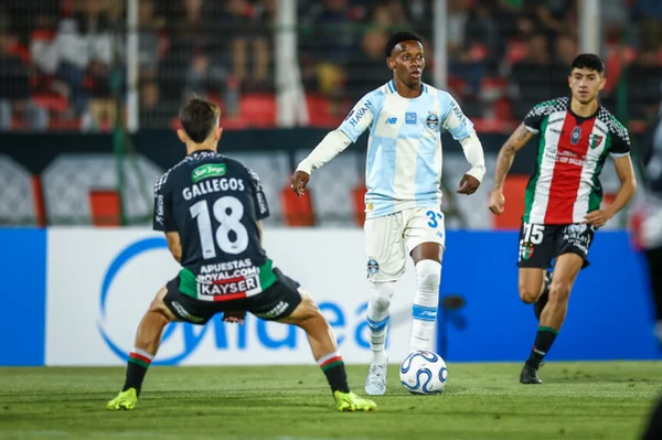 Grêmio perde três pênaltis e empata com o Palestino pela Sul-Americana