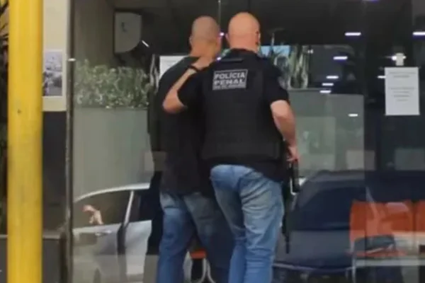 Policial penal foi preso tentando entrar com drogas para dar plantão na Cadeia Pública Juíza Patrícia Acioli - Metrópoles