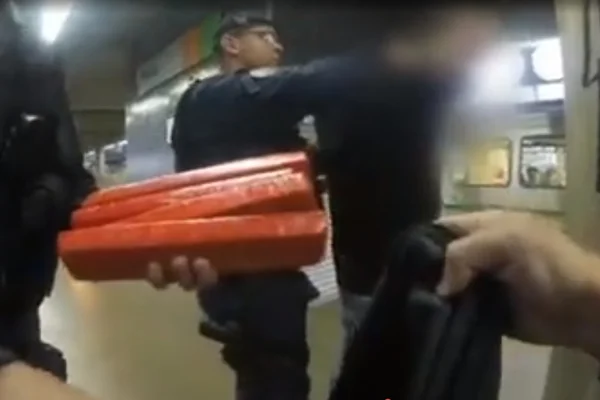Vídeo. Traficantes são presos dentro de estação do metrô no DF