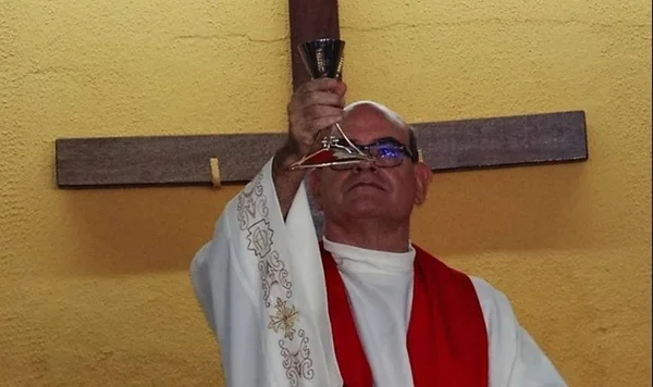 Padre irmão de Toffoli se afasta de paróquia após associar-se a resort