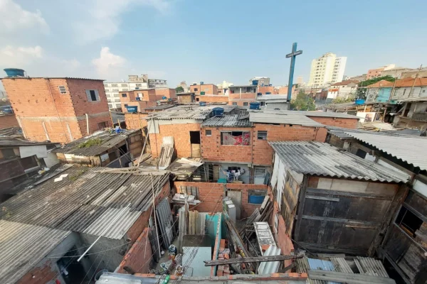 Imagem colorida e ampla da Favela do Moinho, no centro de São Paulo. - Metrópoles