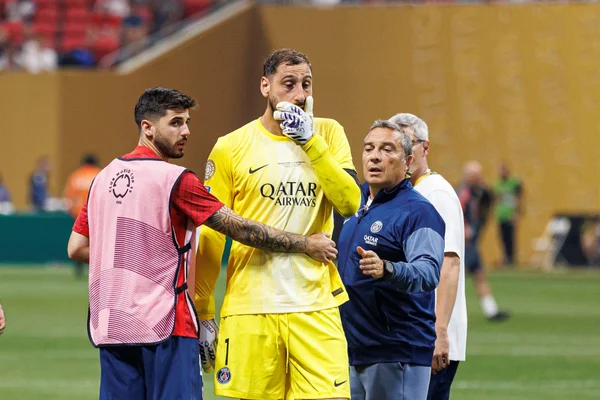 Foto colorida de Donnarumma, minutos após lesão de Musiala - Metrópoles