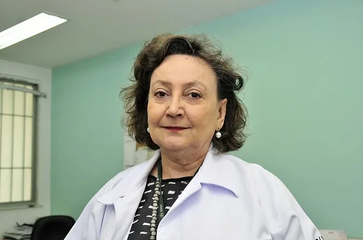 margareth dalcomo, em fotografia colorida