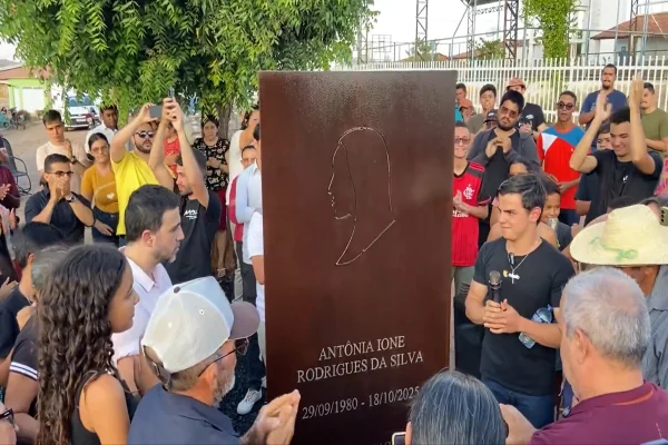 Imagem colorida, ex-cozinheira da PM morta por faccionados recebe homenagem póstuma- Metrópoles