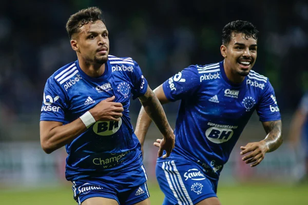 Cruzeiro vira contra Sport e dispara na liderança da Série B