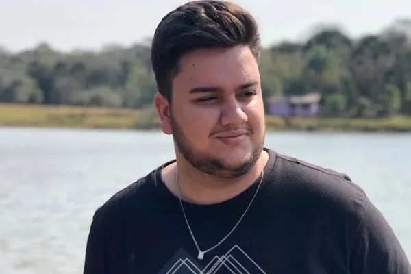 Morre o cantor sertanejo Cezar Filho, aos 23 anos, após acidente em SC