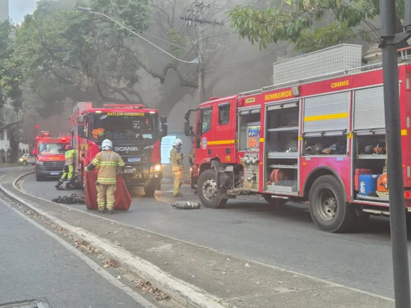 Prédio abandonado da Oi foi multado dois dias antes de pegar fogo em BH