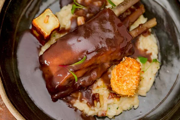 Restaurante de Brasília promove degustação às cegas com carne exótica