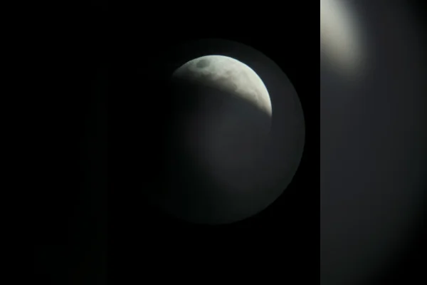 00h39: Madrugada do dia 28/8 eclipse