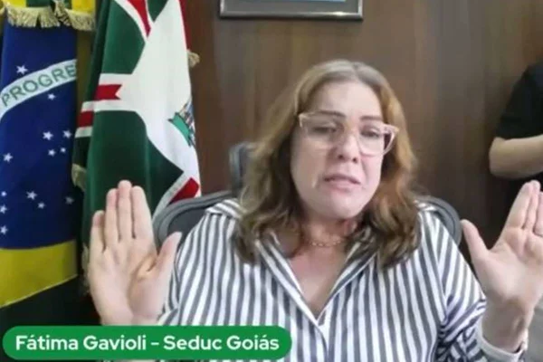 Secretária a professores: “Passando fome? Acha serviço que ganha mais”