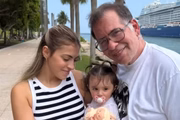 Leandro Hassum com a filha, Pietra, e a neta, Aurora