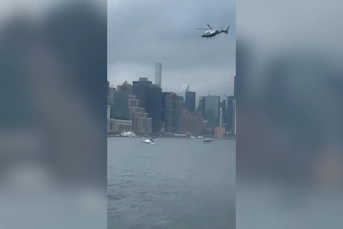 O pouso forçado de um hidroavião em NY causou a queda de uma estrutura da asa O pouso forçado de um hidroavião em NY causou a queda de uma estrutura da asa
