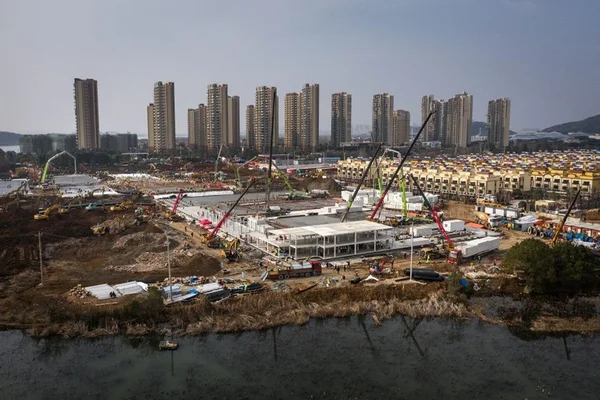 Wuhan fecha hospital de emergência para vítimas do coronavírus