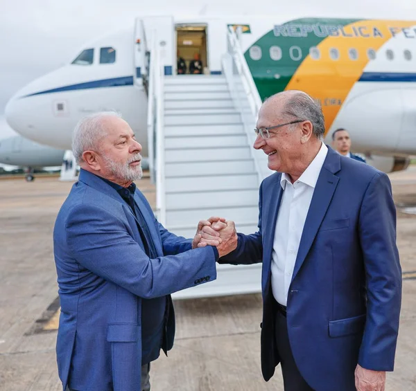 Lula viaja para China e Alckmin assume Presidência pela 3ª vez em 100 dias