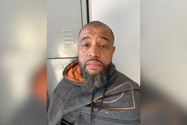Imagem colorida de Alex Amaro de Oliveira, de 40 anos, conhecido como Barba e apontado como tesoureiro do Primeiro Comando da Capital (PCC). - Metrópoles