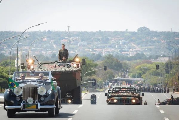 Carro e tanque
