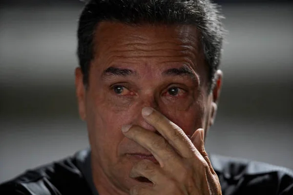 Luxa está velho? Ele só tem dois anos a mais que o mister Jesus