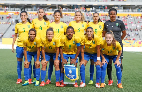 Brasil bate o Canadá de virada e fatura torneio de futebol feminino pela sexta vez