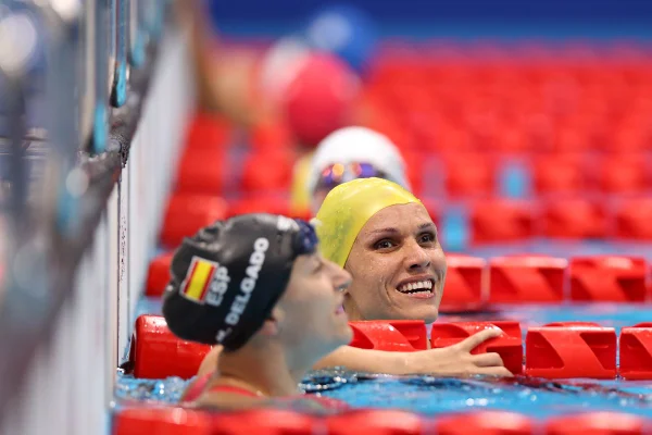 Carol Santiago leva o terceiro ouro e faz história nas Paralimpíadas