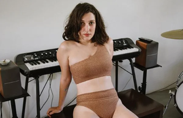 Clarice Falcão de biquíni