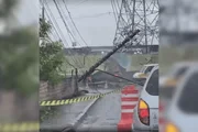Trânsito: poste cai e rompe adutora da Sabesp no Trevo de Bonsucesso - imagem 3