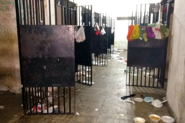 Chacina deixa pelo menos 10 mortos em cadeia no Ceará