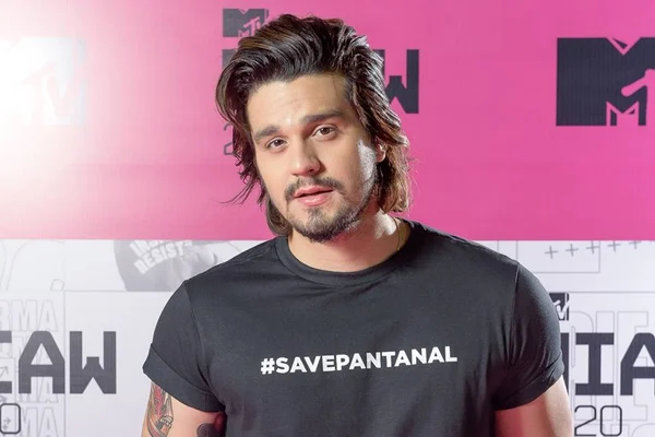 No México, Luan Santana irá se manifestar nas redes sobre fim de relação