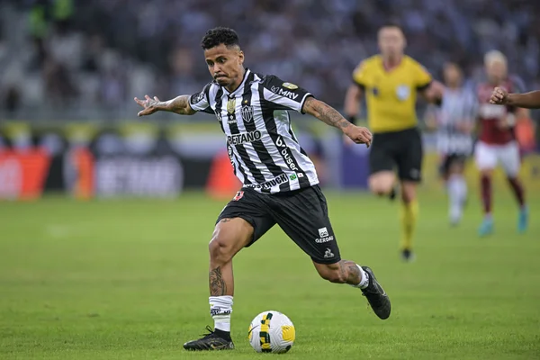 Flamengo anuncia a chegada de Allan, volante do Galo