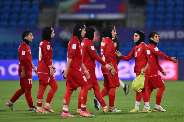 Foto colorida de seleção iraniana - Metrópoles